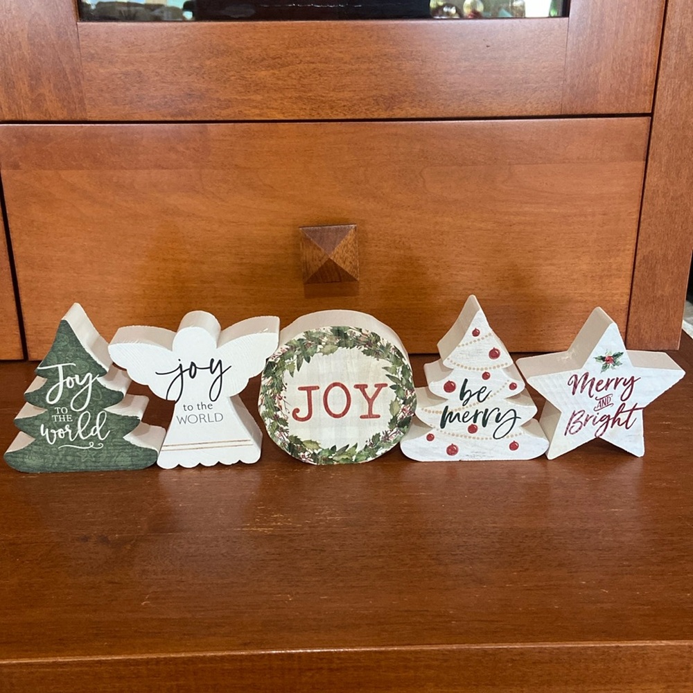 P. GRAHAM DUNN WOODEN CHRISTMAS SHAPE SIGNS. LOT OF 5